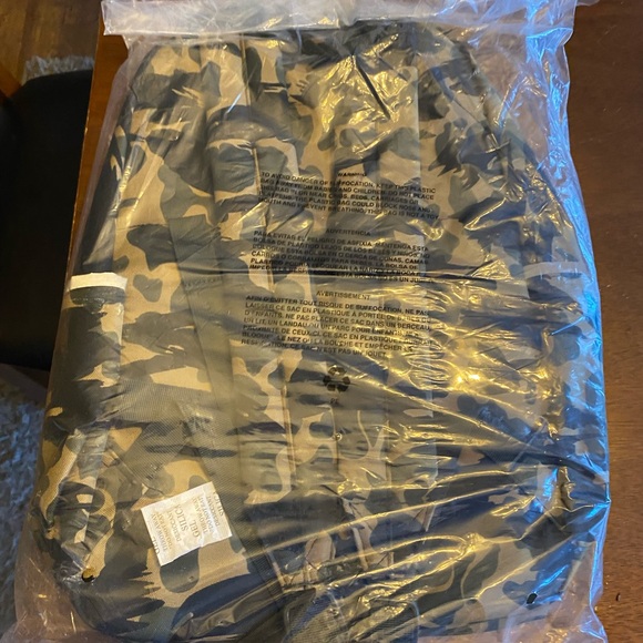 You still in plastic carhartt Hunting camouflage backpack - Picture 3 of 9